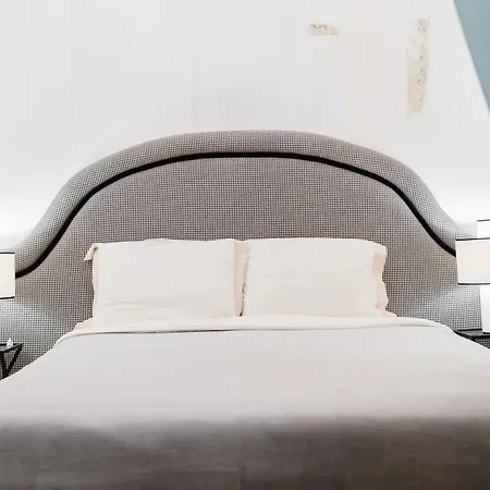 Apartment Luxury 4br Steps From Praca Do Comercio