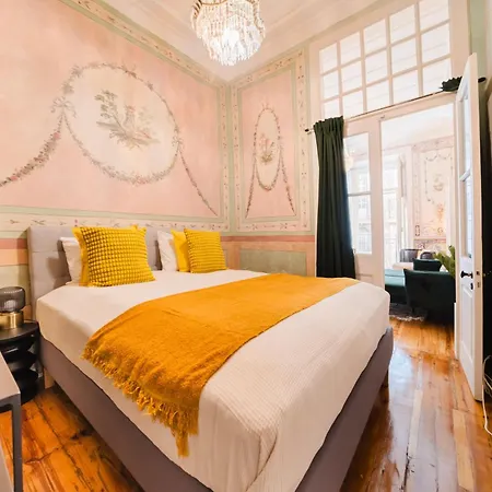 Luxury 4br Steps From Praa Do Comrcio Daire *