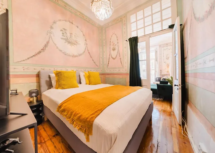 Luxury 4br Steps From Praca Do Comercio Διαμέρισμα *