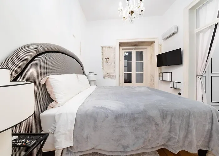 Διαμέρισμα Luxury 4br Steps From Praca Do Comercio *