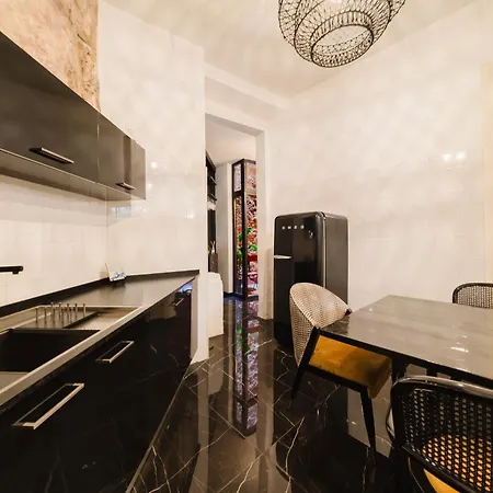 Luxury 4Br Steps From Praa Do Comrcio דירה ליסבון