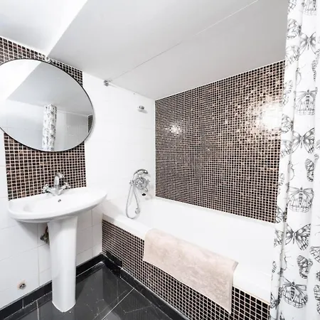 דירה Luxury 4Br Steps From Praa Do Comrcio *